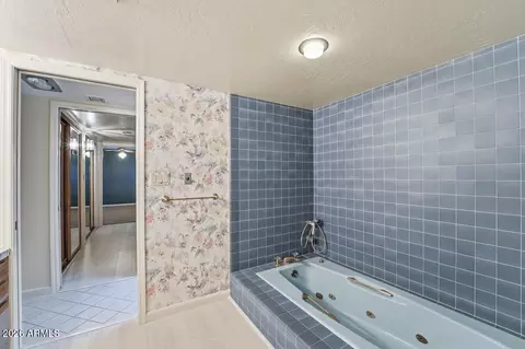 Bath - 8432 N 18th Ave, Phoenix, AZ 85021 photo 6 of 7
