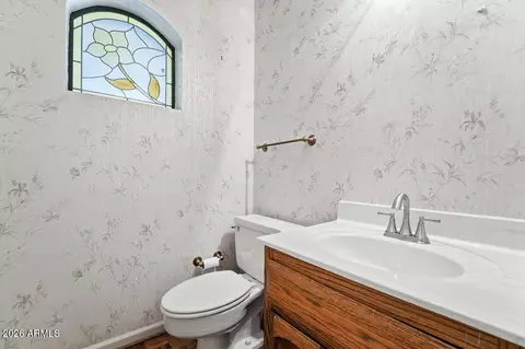 Bath - 8432 N 18th Ave, Phoenix, AZ 85021 photo 2 of 7