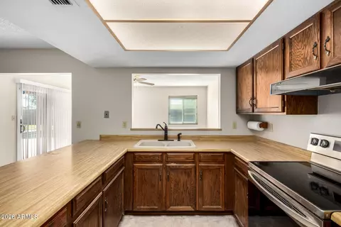 Kitchen - 2857 E Jerome Ave, Mesa, AZ 85204 photo 4 of 5