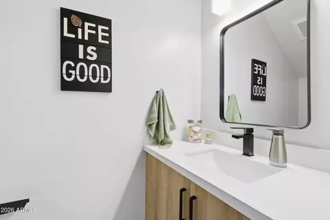 Bath - 377 E Windsor Ave #1, Phoenix, AZ 85004 photo 1 of 3
