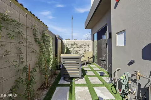 Exterior - 377 E Windsor Ave #1, Phoenix, AZ 85004 photo 2 of 5