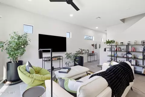 Living - 377 E Windsor Ave #1, Phoenix, AZ 85004 photo 3 of 3
