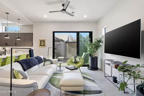 Living - 377 E Windsor Ave #1, Phoenix, AZ 85004 photo 1 of 3