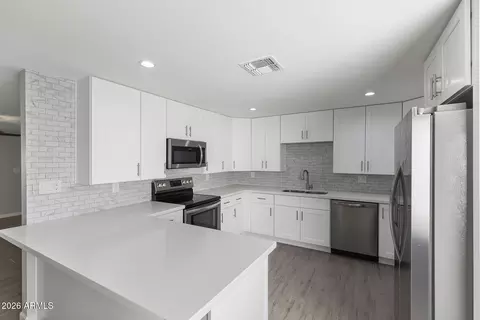 Kitchen - 3749 E Pershing Ave, Phoenix, AZ 85032 photo 4 of 6