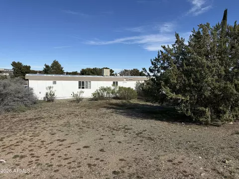 17414 E Meadow Ln, Mayer, AZ 86333