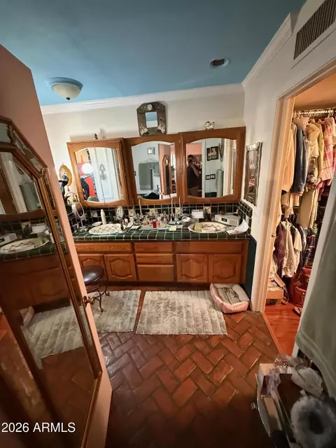 Bath - 1756 W Echo Ln, Phoenix, AZ 85021 photo 1 of 3