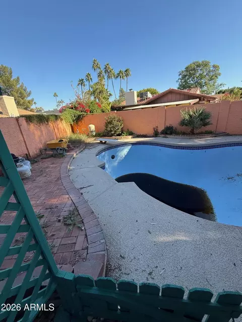 Exterior - 1756 W Echo Ln, Phoenix, AZ 85021 photo 3 of 8