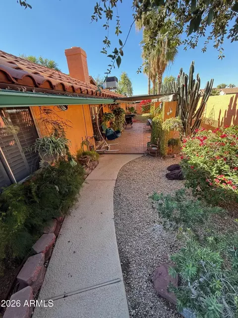 Exterior - 1756 W Echo Ln, Phoenix, AZ 85021 photo 4 of 8