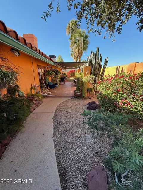 Exterior - 1756 W Echo Ln, Phoenix, AZ 85021 photo 5 of 8