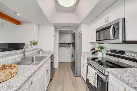 Kitchen - 5036 E Siesta Dr #1, Phoenix, AZ 85044 photo 3 of 4