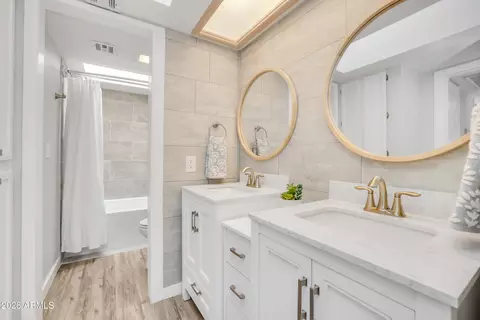 Bath - 5036 E Siesta Dr #1, Phoenix, AZ 85044 photo 2 of 3
