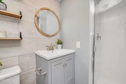 Bath - 5036 E Siesta Dr #1, Phoenix, AZ 85044 photo 1 of 3
