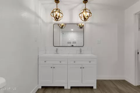 Bath - 2334 W Morten Ave, Phoenix, AZ 85021 photo 1 of 7