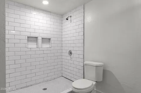 Bath - 2334 W Morten Ave, Phoenix, AZ 85021 photo 7 of 7