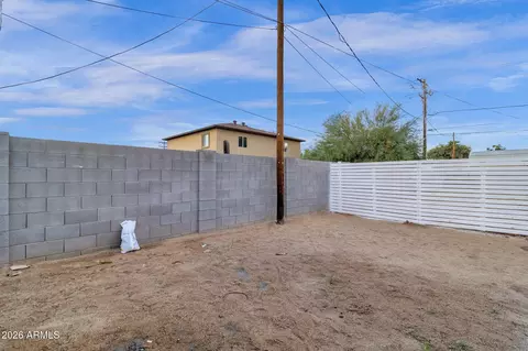 Exterior - 2334 W Morten Ave, Phoenix, AZ 85021 photo 13 of 18