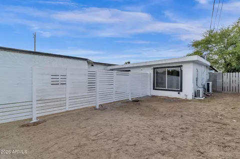 Exterior - 2334 W Morten Ave, Phoenix, AZ 85021 photo 11 of 18