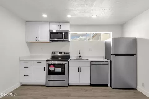 Kitchen - 2334 W Morten Ave, Phoenix, AZ 85021 photo 1 of 8