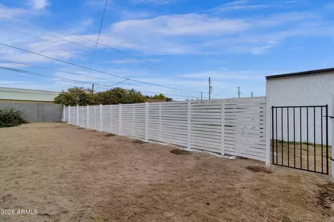 Exterior - 2334 W Morten Ave, Phoenix, AZ 85021 photo 9 of 18