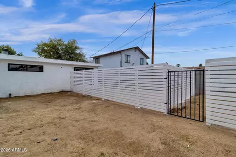 Exterior - 2334 W Morten Ave, Phoenix, AZ 85021 photo 3 of 18