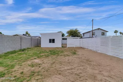 Exterior - 2334 W Morten Ave, Phoenix, AZ 85021 photo 6 of 18