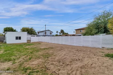 Exterior - 2334 W Morten Ave, Phoenix, AZ 85021 photo 5 of 18