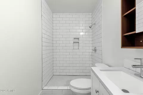 Bath - 2334 W Morten Ave, Phoenix, AZ 85021 photo 3 of 7