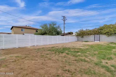 Exterior - 2334 W Morten Ave, Phoenix, AZ 85021 photo 7 of 18
