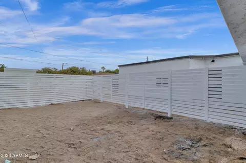 Exterior - 2334 W Morten Ave, Phoenix, AZ 85021 photo 10 of 18
