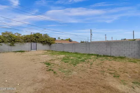 Exterior - 2334 W Morten Ave, Phoenix, AZ 85021 photo 4 of 18