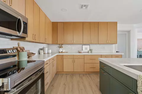 Kitchen - 1983 E Dunbar Dr, Tempe, AZ 85282 photo 4 of 4