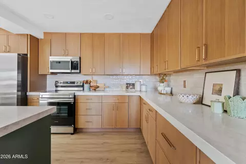 Kitchen - 1983 E Dunbar Dr, Tempe, AZ 85282 photo 3 of 4