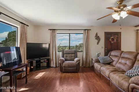 Living - 607 E Drowsey Cir, Payson, AZ 85541 photo 1 of 4