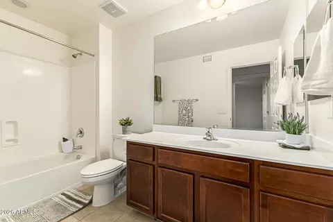 Bath - 2874 E Isaiah Ave, Gilbert, AZ 85298 photo 2 of 4