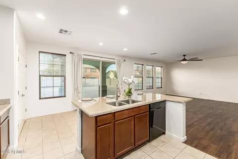 Kitchen - 2874 E Isaiah Ave, Gilbert, AZ 85298 photo 3 of 4