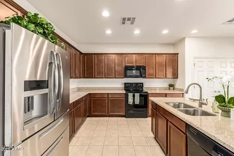 Kitchen - 2874 E Isaiah Ave, Gilbert, AZ 85298 photo 4 of 4