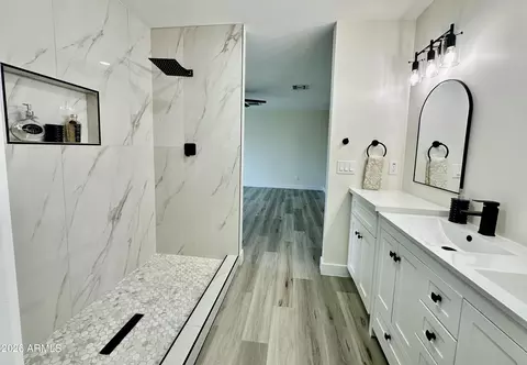 Bath - 5236 S 19th Ave, Phoenix, AZ 85041 photo 8 of 8