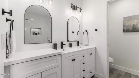 Bath - 5236 S 19th Ave, Phoenix, AZ 85041 photo 1 of 8
