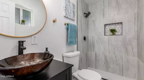 Bath - 5236 S 19th Ave, Phoenix, AZ 85041 photo 3 of 8