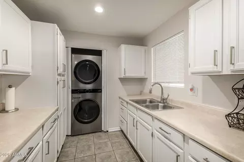 3702 N 64th Dr, Phoenix, AZ 85033 photo 10