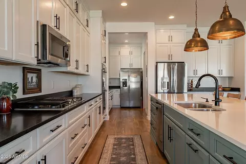 Kitchen - 9960 E Strobe Ave, Mesa, AZ 85212 photo 5 of 9