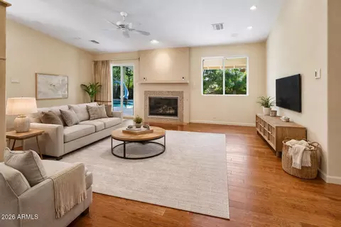 Living - 4851 E Calle Tuberia --, Phoenix, AZ 85018 photo 2 of 4