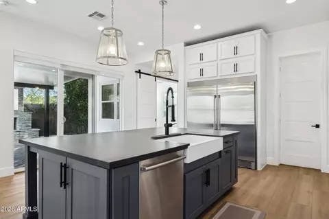 Kitchen - 3814 E Crittenden Ln, Phoenix, AZ 85018 photo 4 of 5