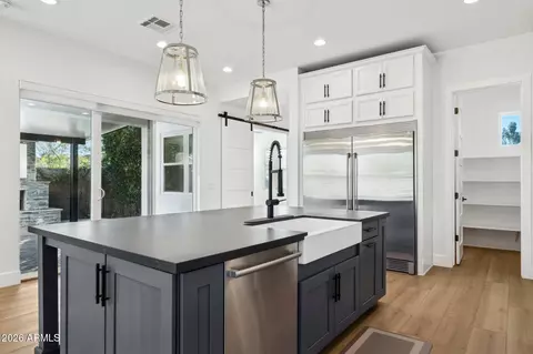 Kitchen - 3814 E Crittenden Ln, Phoenix, AZ 85018 photo 5 of 5