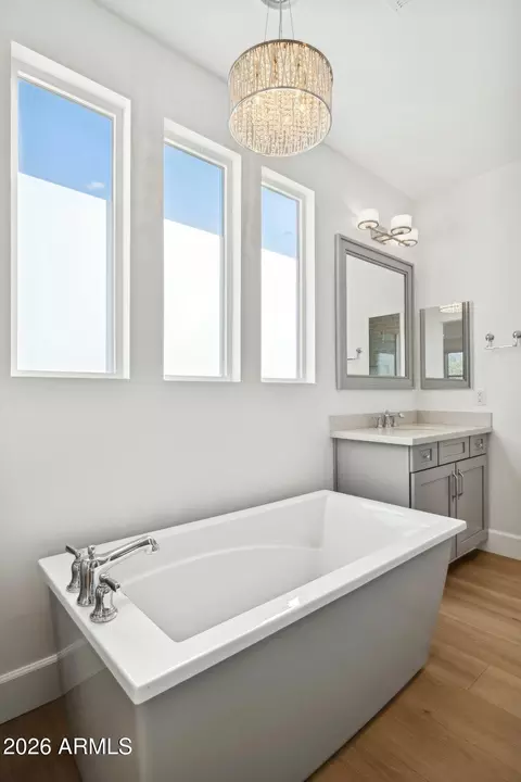 Bath - 3814 E Crittenden Ln, Phoenix, AZ 85018 photo 8 of 11