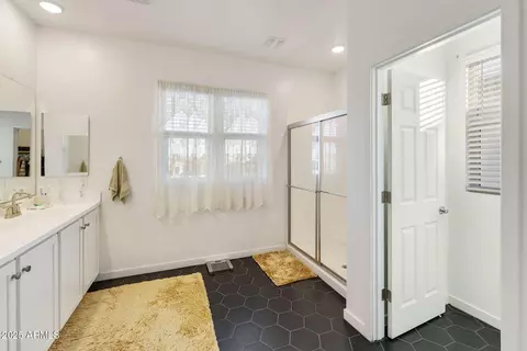 Bath - 9436 E Supernova Dr, Mesa, AZ 85212 photo 2 of 5