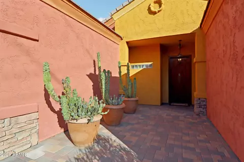 Exterior - 6719 N 15th Ave, Phoenix, AZ 85015 photo 9 of 9