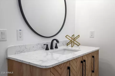 Bath - 335 N 80th Pl, Mesa, AZ 85207 photo 3 of 8