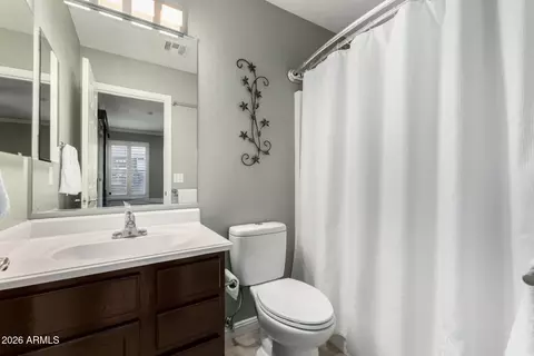 Bath - 1014 E Milada Dr, Phoenix, AZ 85042 photo 1 of 2