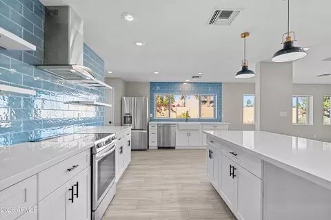 Kitchen - 2366 E Becker Ln, Phoenix, AZ 85028 photo 4 of 4