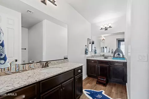 Bath - 3710 E Blue Spruce Ln, Gilbert, AZ 85298 photo 3 of 3